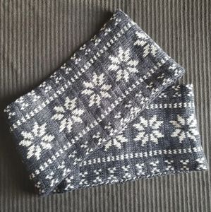 NWOT Bearpaw Infinity scarf